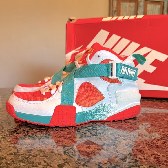 Nike Other - Nike Air Raid Sneakers white automic mango and turbo green 652359 EUC 10.5